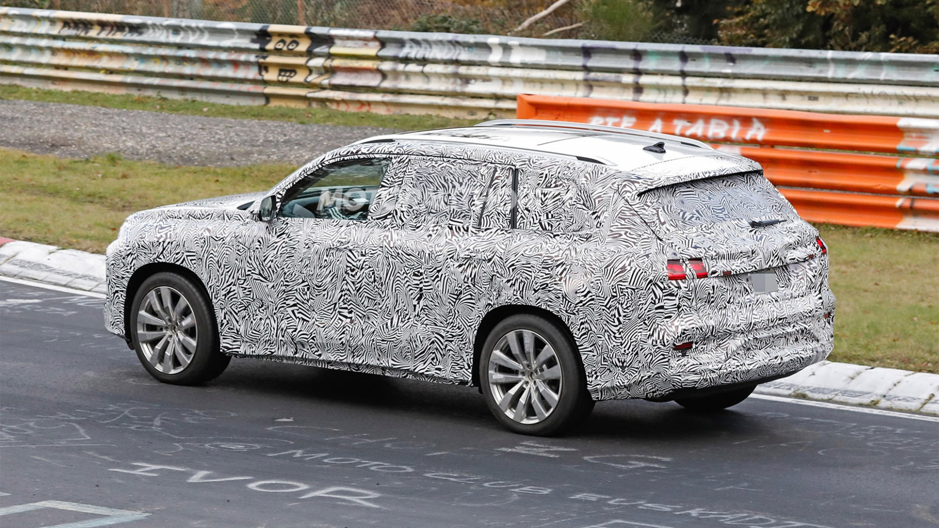 10 Audi Q10 spy shots and video: Full-size SUV in the works? - 2024 Audi Q9