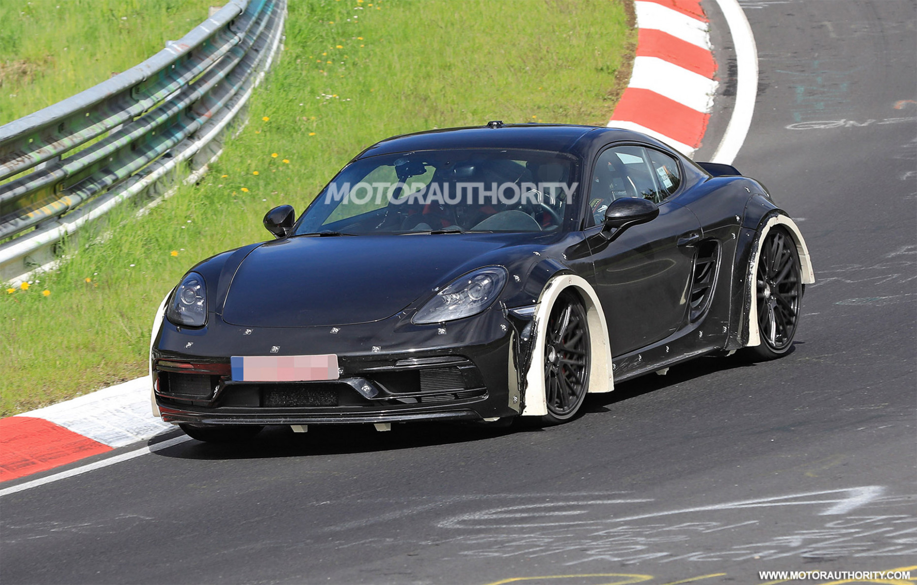 11 Porsche 11 Cayman spy shots: Redesign in the works - 2024 Porsche 718