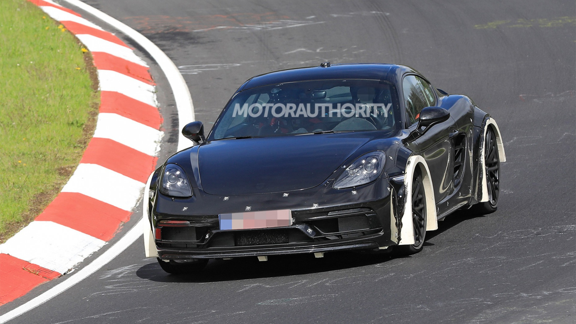 11 Porsche 11 Cayman spy shots: Redesign in the works - 2024 Porsche 718