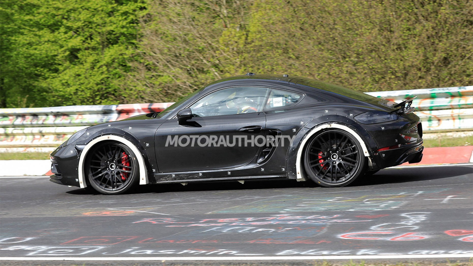 11 Porsche 11 Cayman spy shots: Redesign in the works - 2024 Porsche 718