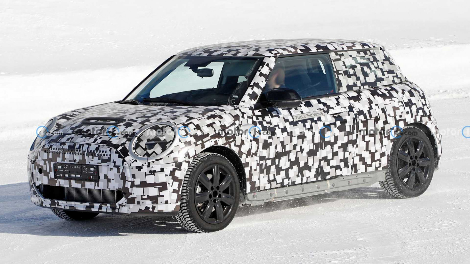 Next-Gen Mini Cooper EV Spied Cold-Weather Testing - 2024 Spy Shots Mini Countryman